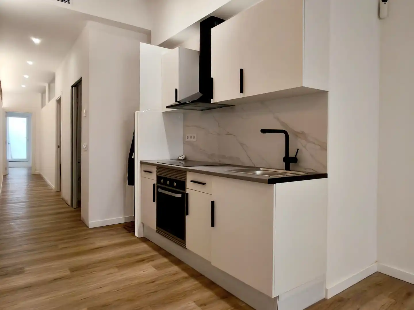 Cuina de Planta baixa en venda en Barcelona amb Aire condicionat, Calefacció i Parquet