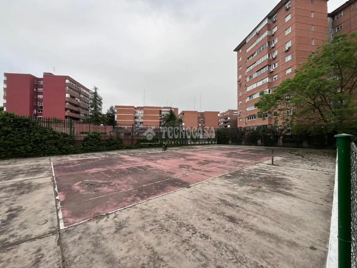 Aparcament de Pis en venda en Torrejón de Ardoz amb Calefacció i Piscina