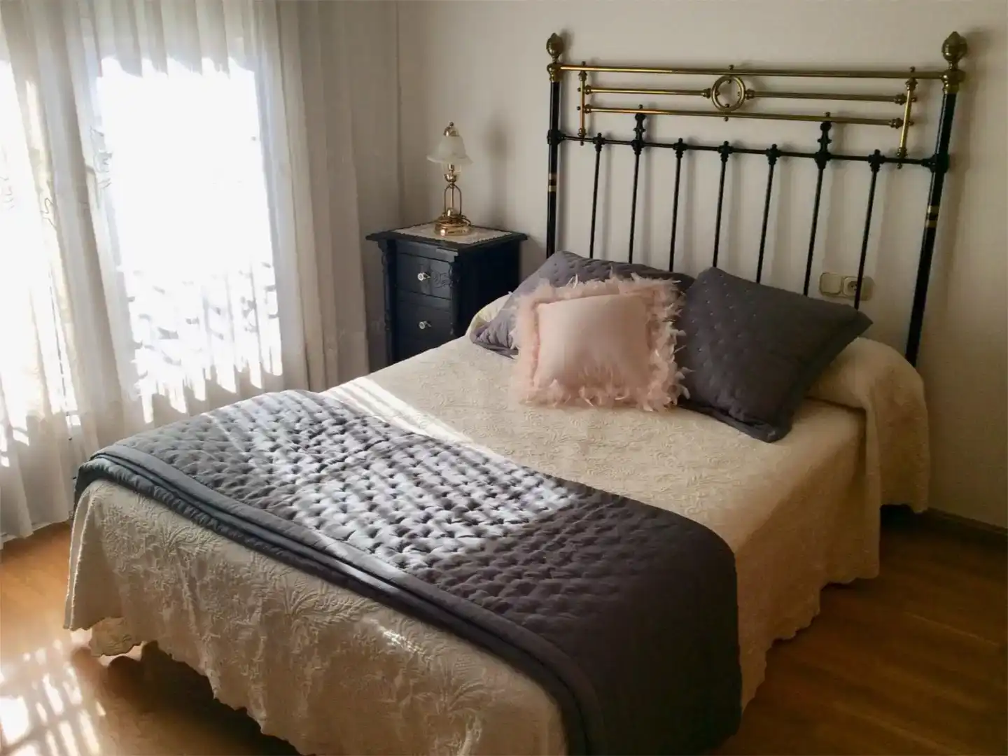 Dormitori de Casa adosada en venda en Huesca amb Jardí privat, Parquet i Moblat