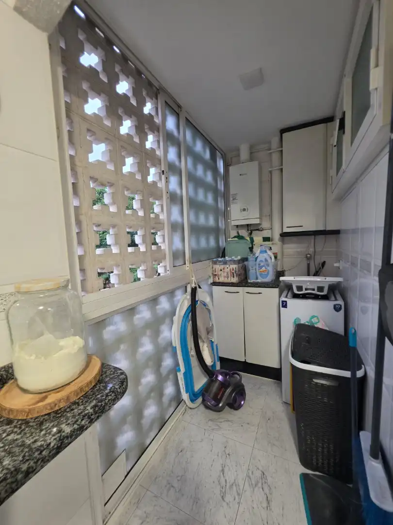 Kitchen of Flat for sale in L'Hospitalet de Llobregat  with Air Conditioner, Parquet flooring and Furnished