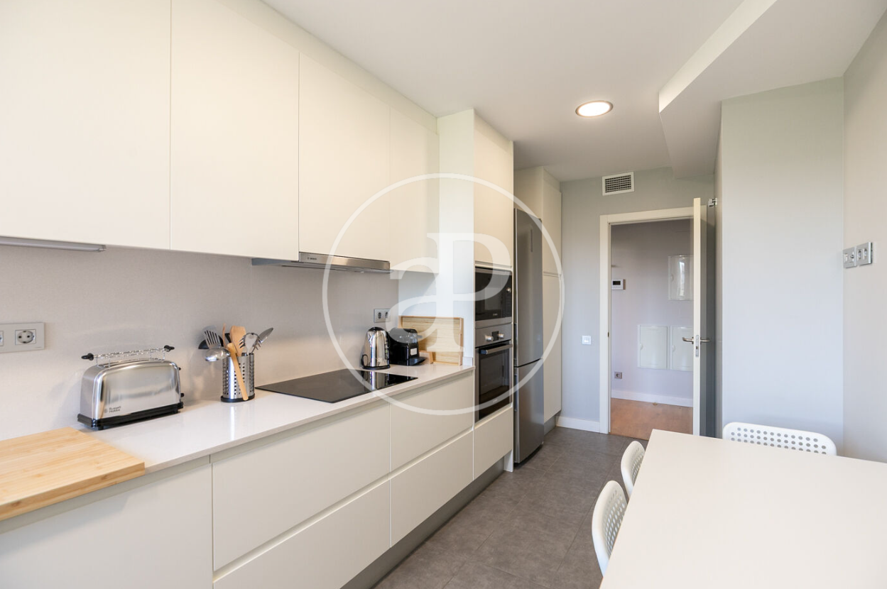 Kitchen of Flat to rent in  Barcelona Capital  with Air Conditioner, Heating and Terrace