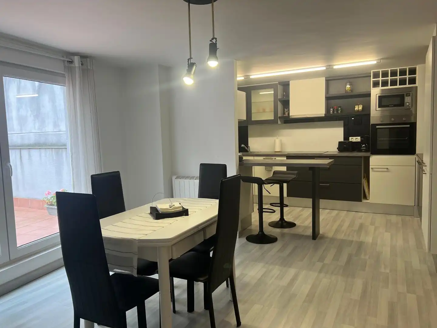 Cuina de Apartament de lloguer en Lugo amb Calefacció, Terrassa i Moblat