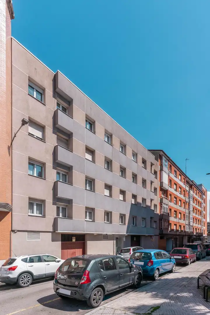 Vista exterior de Pis en venda en Gijón  amb Calefacció, Jardí privat i Terrassa