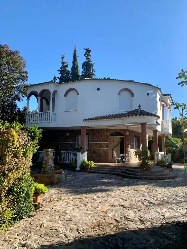 Vista exterior de Casa o chalet en venta en Úbeda con Jardín privado, Piscina y Balcón