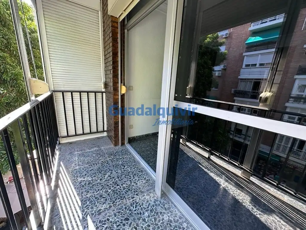 Vista exterior de Piso en venta en Sevilla con Aire acondicionado, Calefacción y Terraza