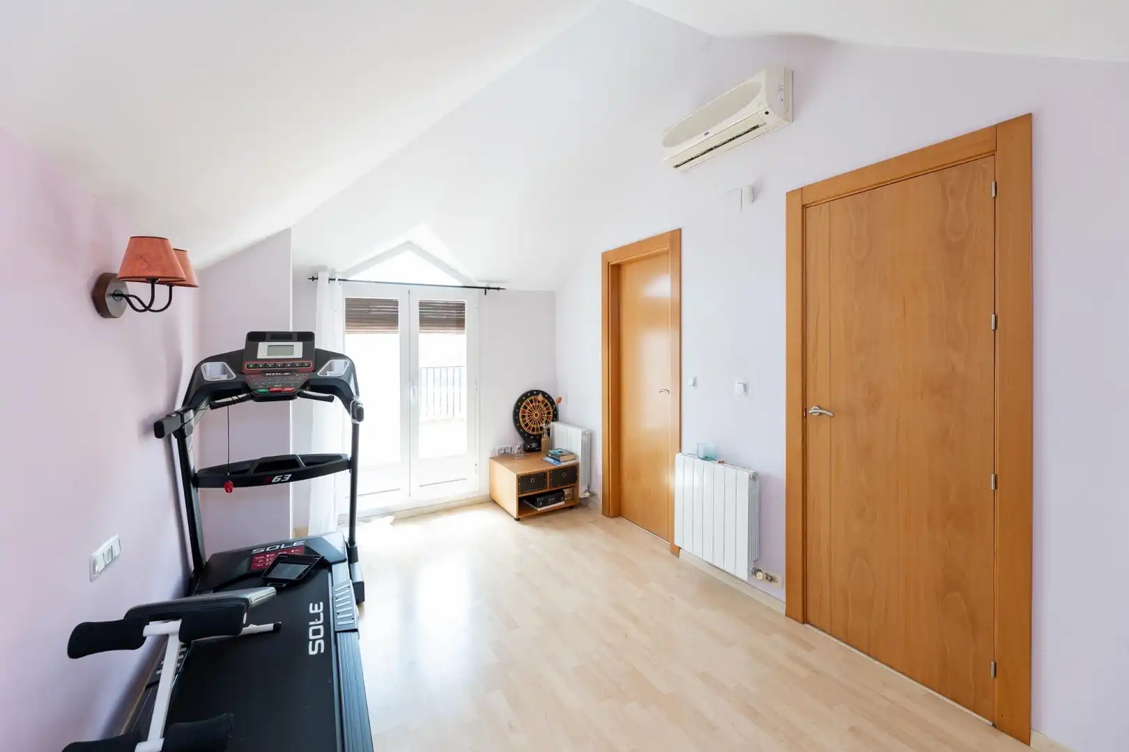 Einfamilien-Reihenhaus zum Verkauf in Granada mit Klimaanlage, Heizung und Privatgarten