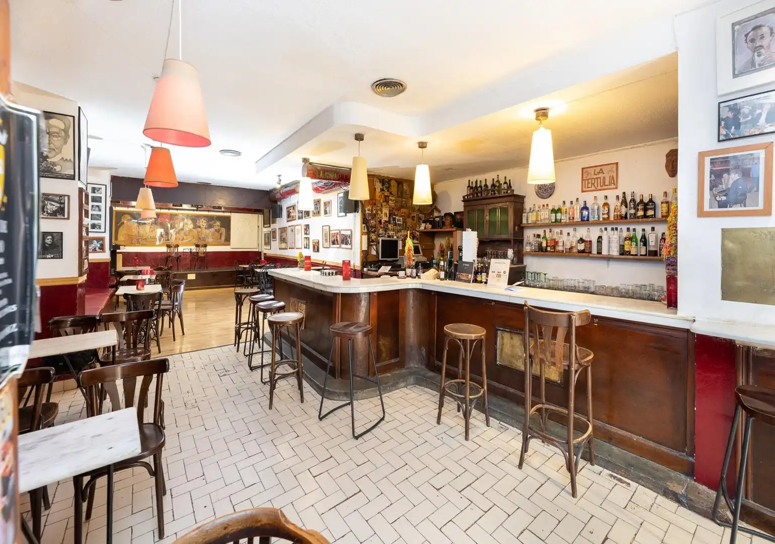 Local en venta en Granada con Amueblado