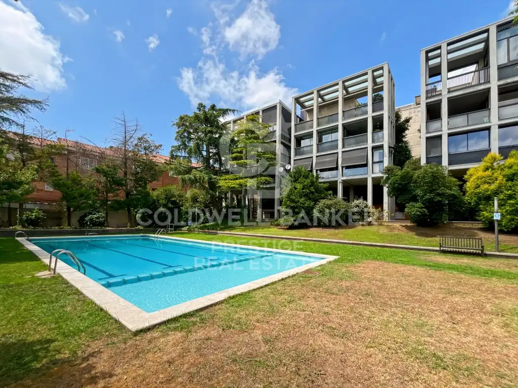Piso con piscina en venta en Calle Finestrelles