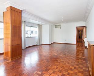 Living room of Flat to rent in  Granada Capital  with Air Conditioner, Heating and Parquet flooring