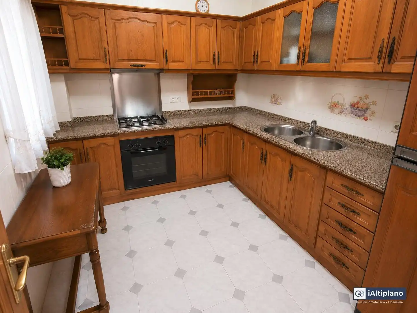 Cocina de Piso en venta en Baza con Calefacción, Terraza y Trastero