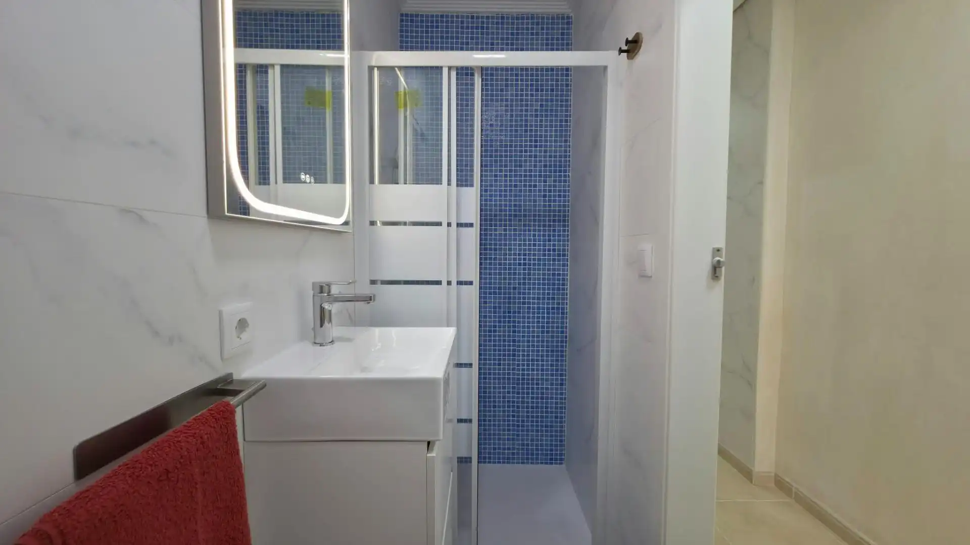 Badezimmer von Erdgeschoss zum Verkauf in Torrevieja mit Klimaanlage, Abstellraum und Schwimmbad