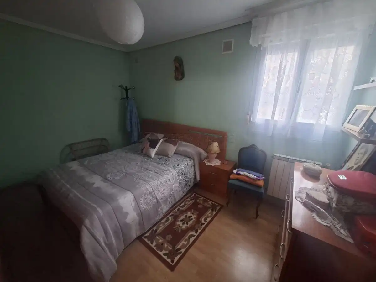 Dormitori de Casa adosada en venda en Vitoria - Gasteiz amb Calefacció, Parquet i Terrassa