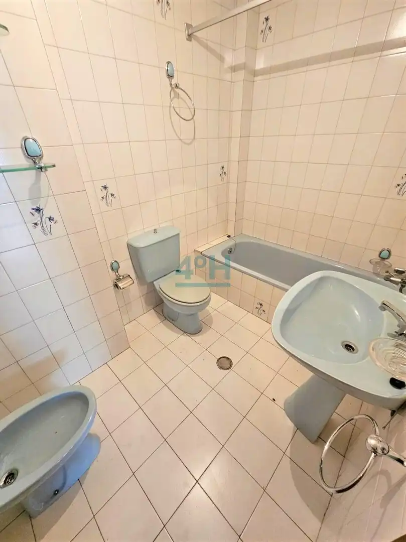 Badezimmer von Wohnung zum Verkauf in Ourense Capital  mit Heizung, Parkett und Terrasse