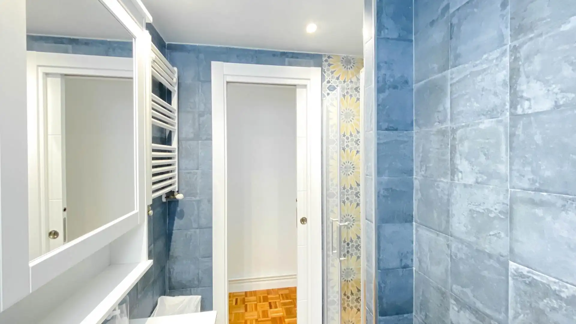 Bathroom of Flat for rent in Santander  with Heating and Furnished