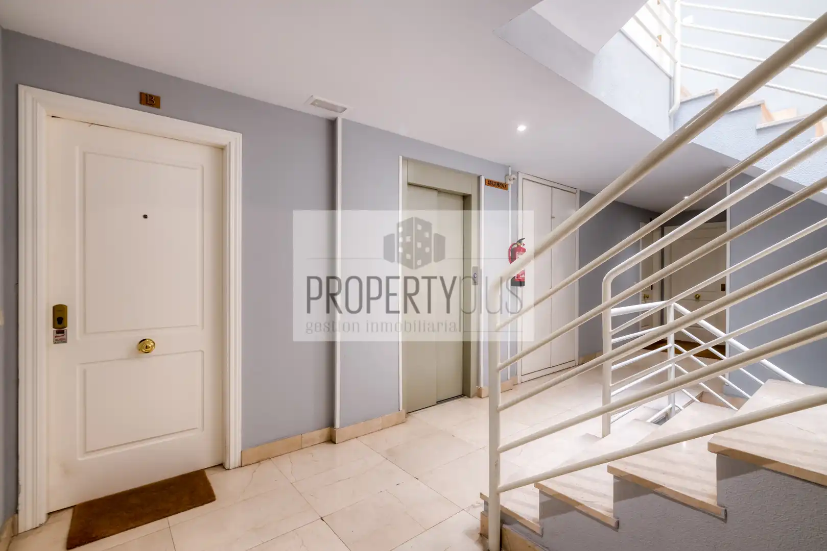 Flat with pool for sale in Calle Castillo de Arévalo 15, imagen 6