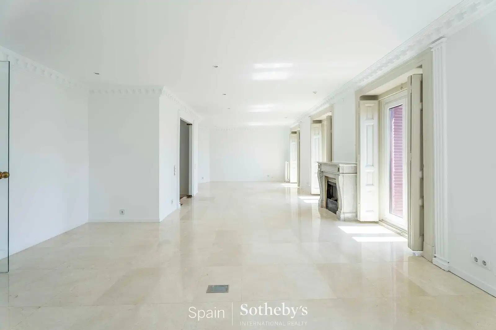 Apartament de lloguer a Plaza de Santa Bárbara, Justicia - Chueca