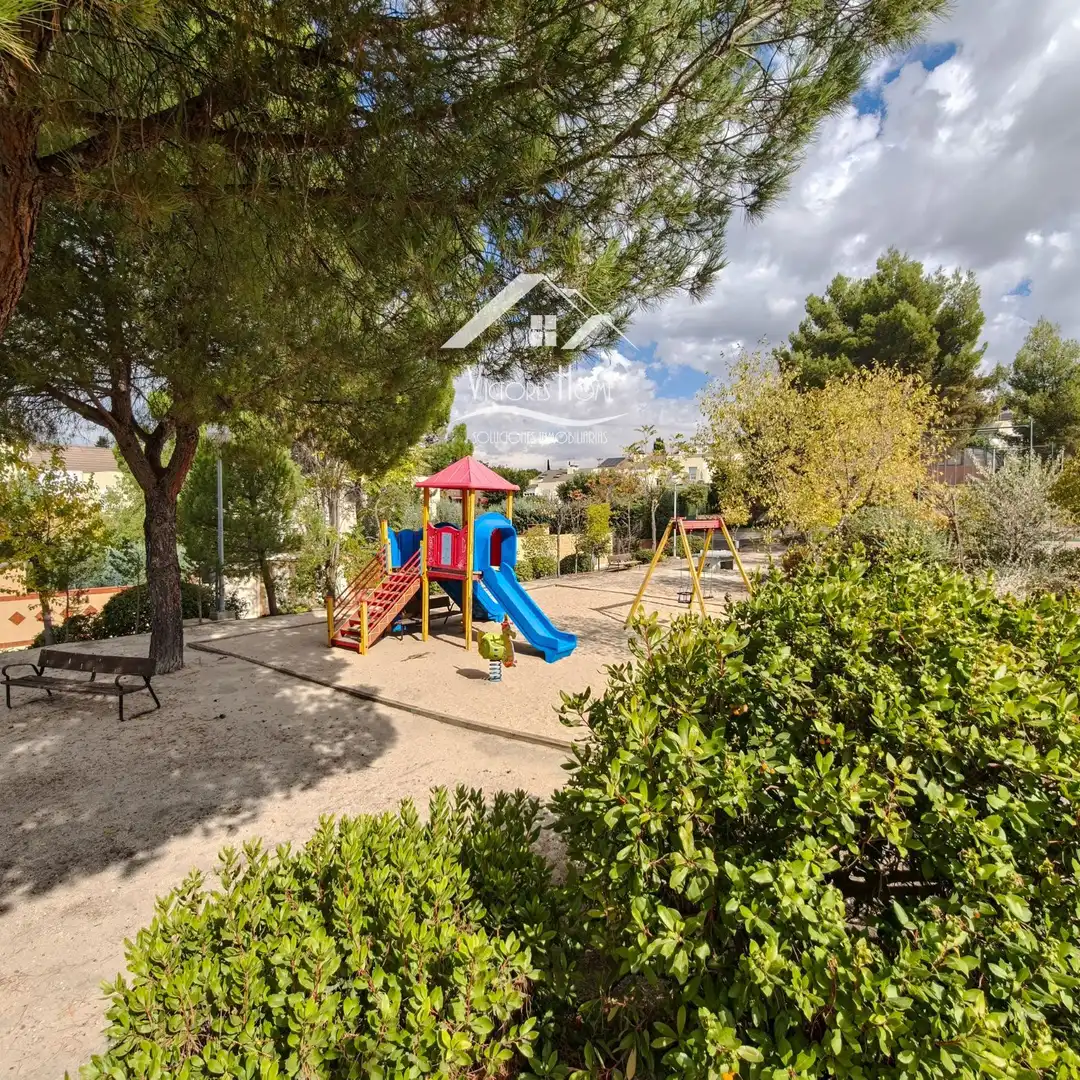 Jardín de Casa adosada en venta en Rivas-Vaciamadrid con Aire acondicionado, Calefacción y Jardín privado