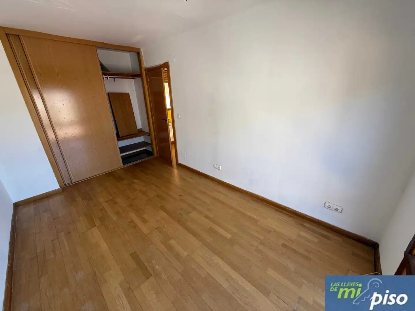 Dormitori de Casa adosada en venda en Corcos amb Calefacció, Jardí privat i Parquet