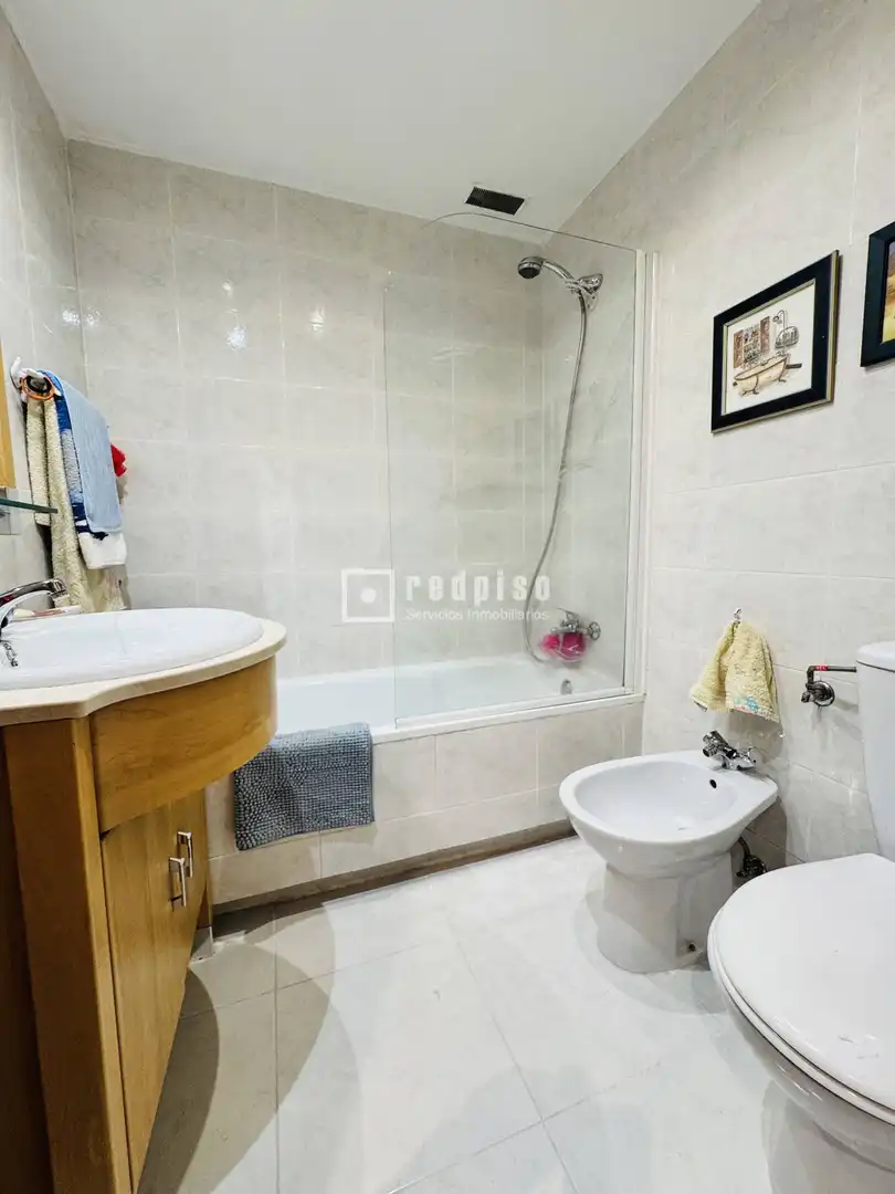 Baño de Dúplex en venta en Fuenlabrada con Calefacción, Jardín privado y Parquet