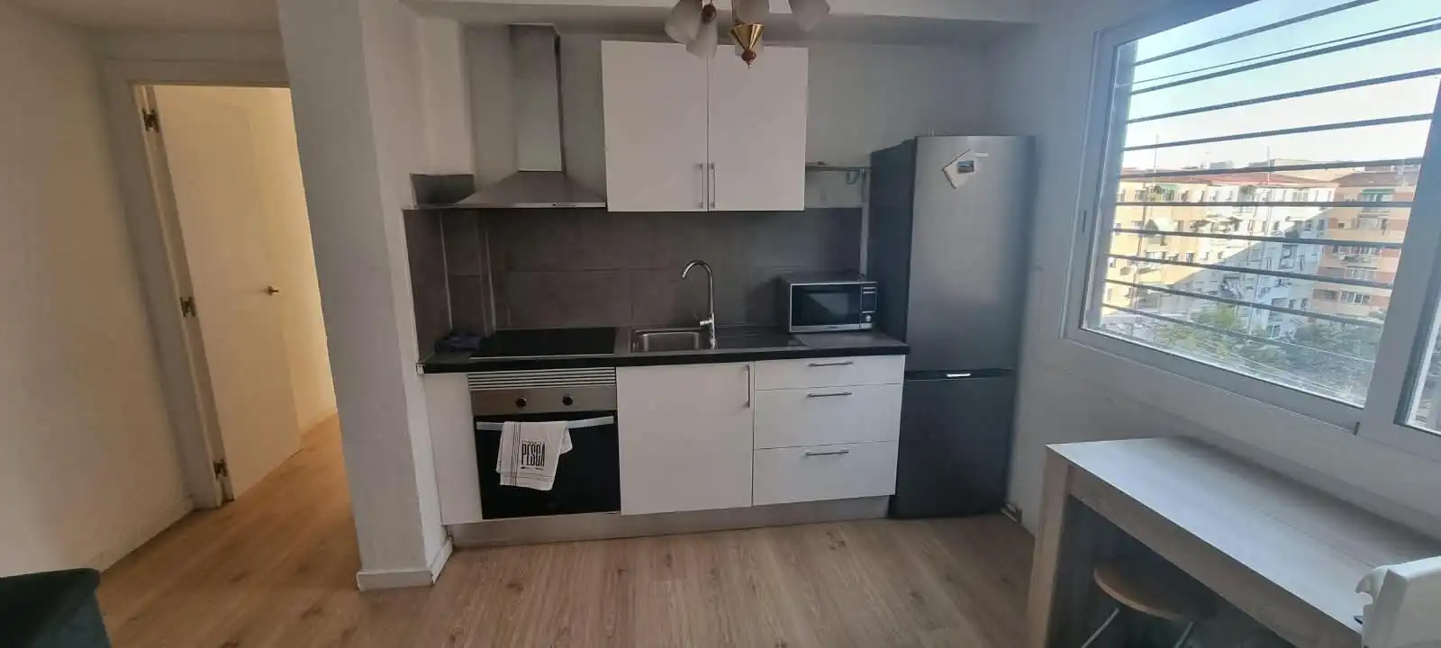Küche von Wohnung zum Verkauf in Badalona mit Parkett, Ofen und Alarm