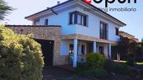 Vista exterior de Casa o xalet en venda en Noreña amb Calefacció, Jardí privat i Terrassa