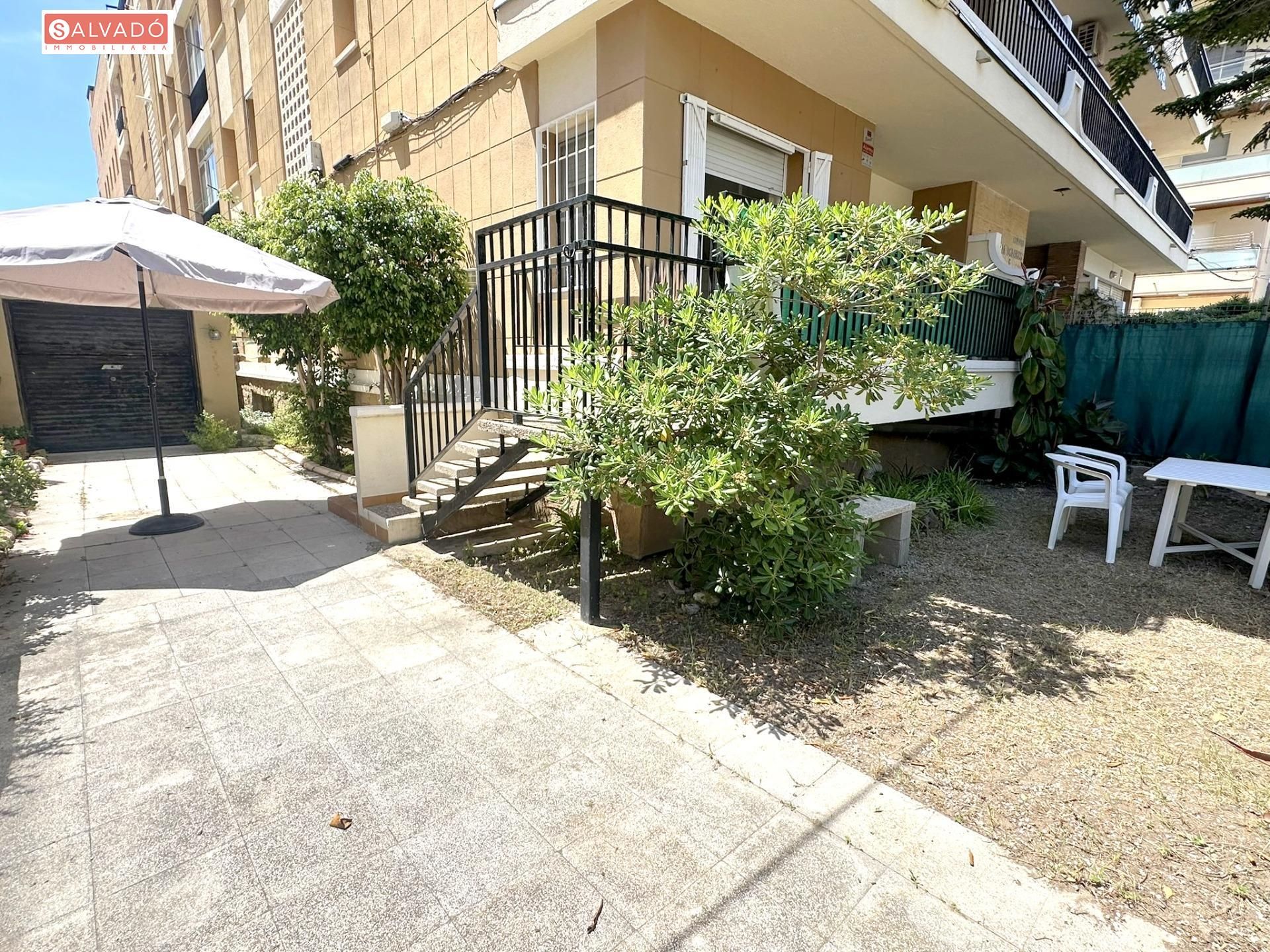 Vista exterior de Planta baixa en venda en Calafell amb Jardí privat, Terrassa i Traster