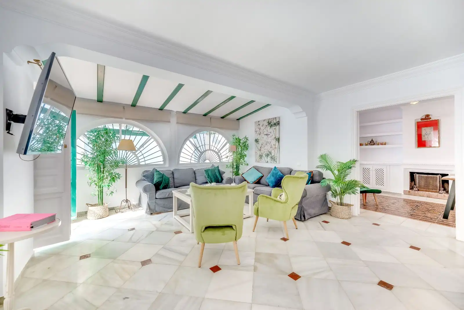 Sala de estar de Casa o chalet en venta en Marbella con Aire acondicionado, Calefacción y Jardín privado