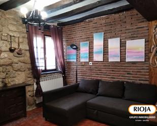Sala d'estar de Finca rústica en venda en Condado de Treviño amb Moblat
