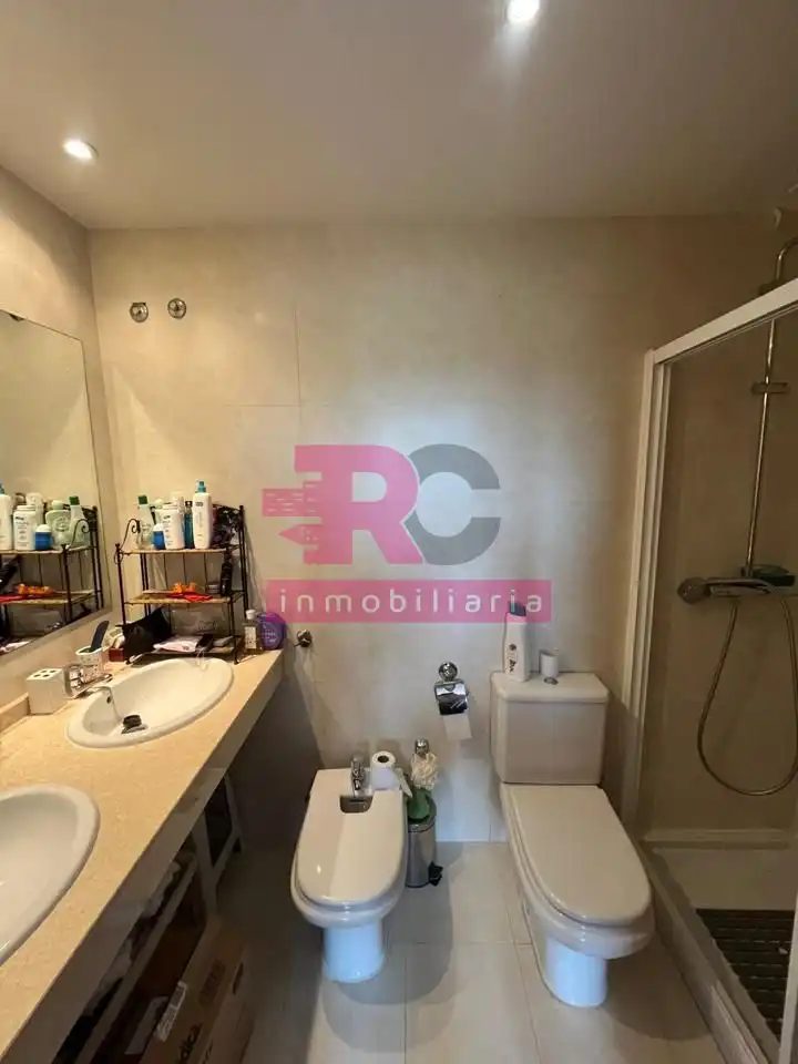 Badezimmer von Einfamilien-Reihenhaus zum Verkauf in Cabrerizos mit Heizung, Privatgarten und Terrasse