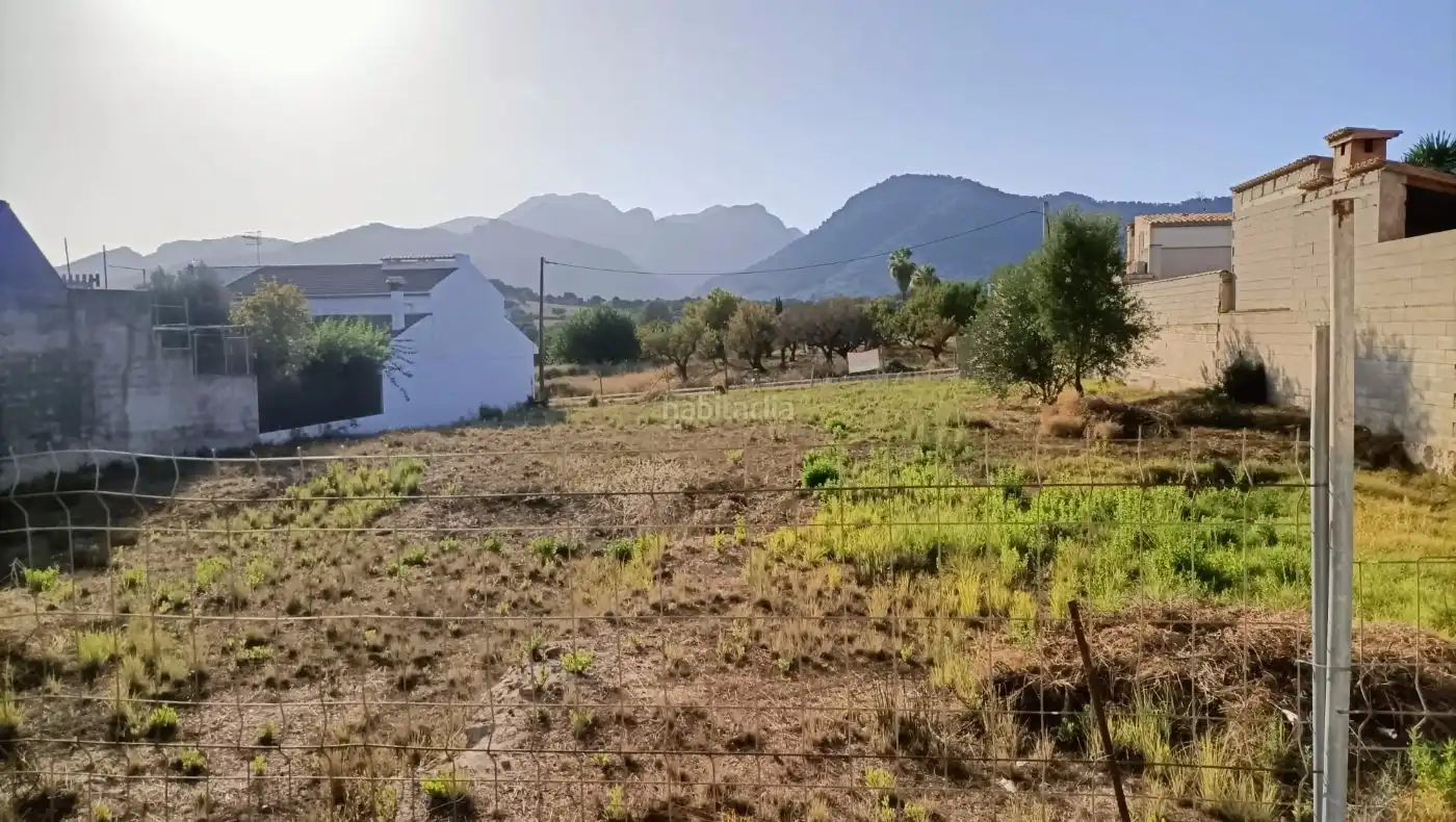 Terreny residencial en venda a Carrer de la Lluna 11