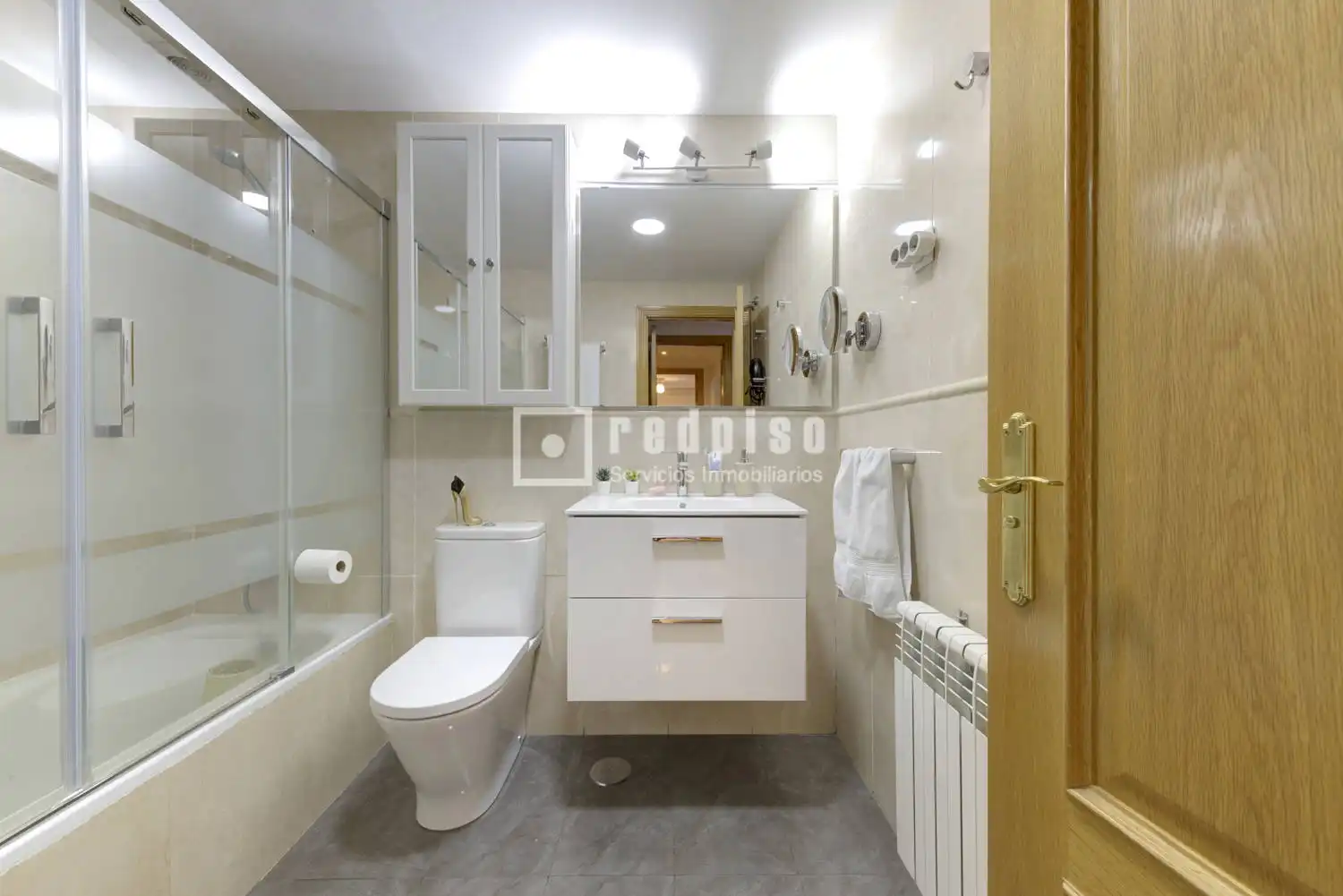 Badezimmer von Wohnung zum Verkauf in Boadilla del Monte mit Klimaanlage, Heizung und Privatgarten