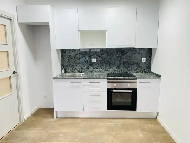 Cuina de Pis de lloguer en Barcelona amb Calefacció, Parquet i Forn