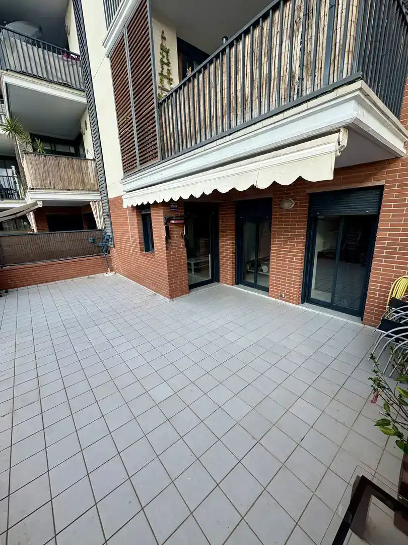 Terrassa de Pis en venda en Cubelles amb Aire condicionat, Jardí privat i Traster