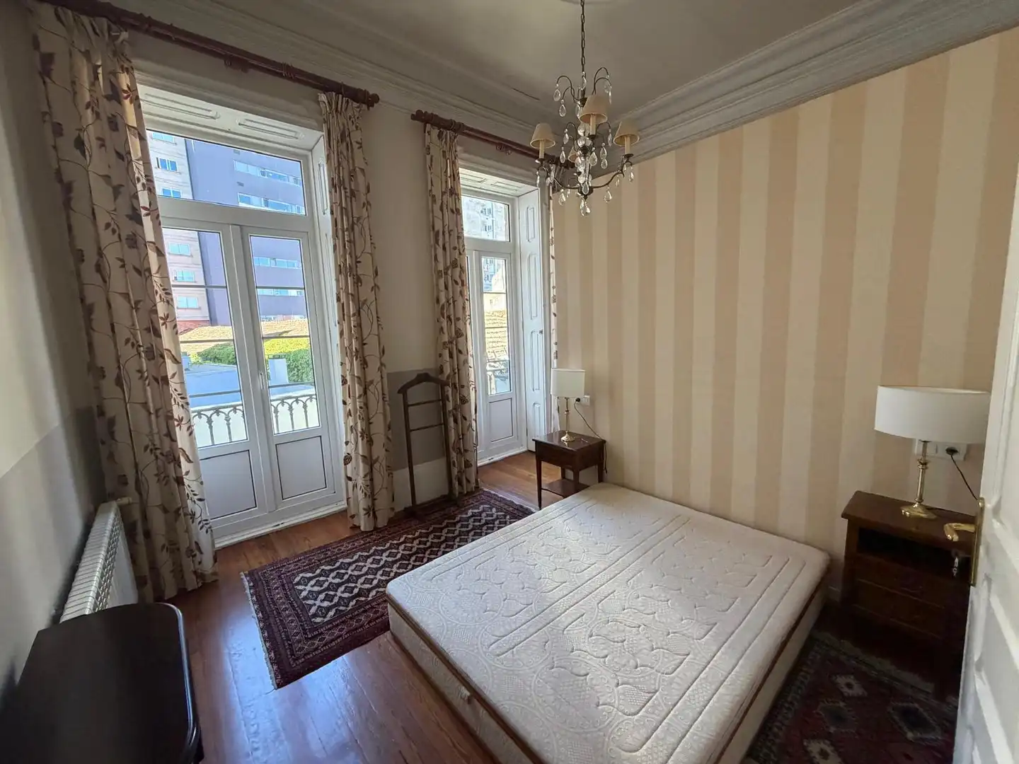 Schlafzimmer von Wohnung zur Miete in Vigo  mit Heizung, Parkett und Möbliert