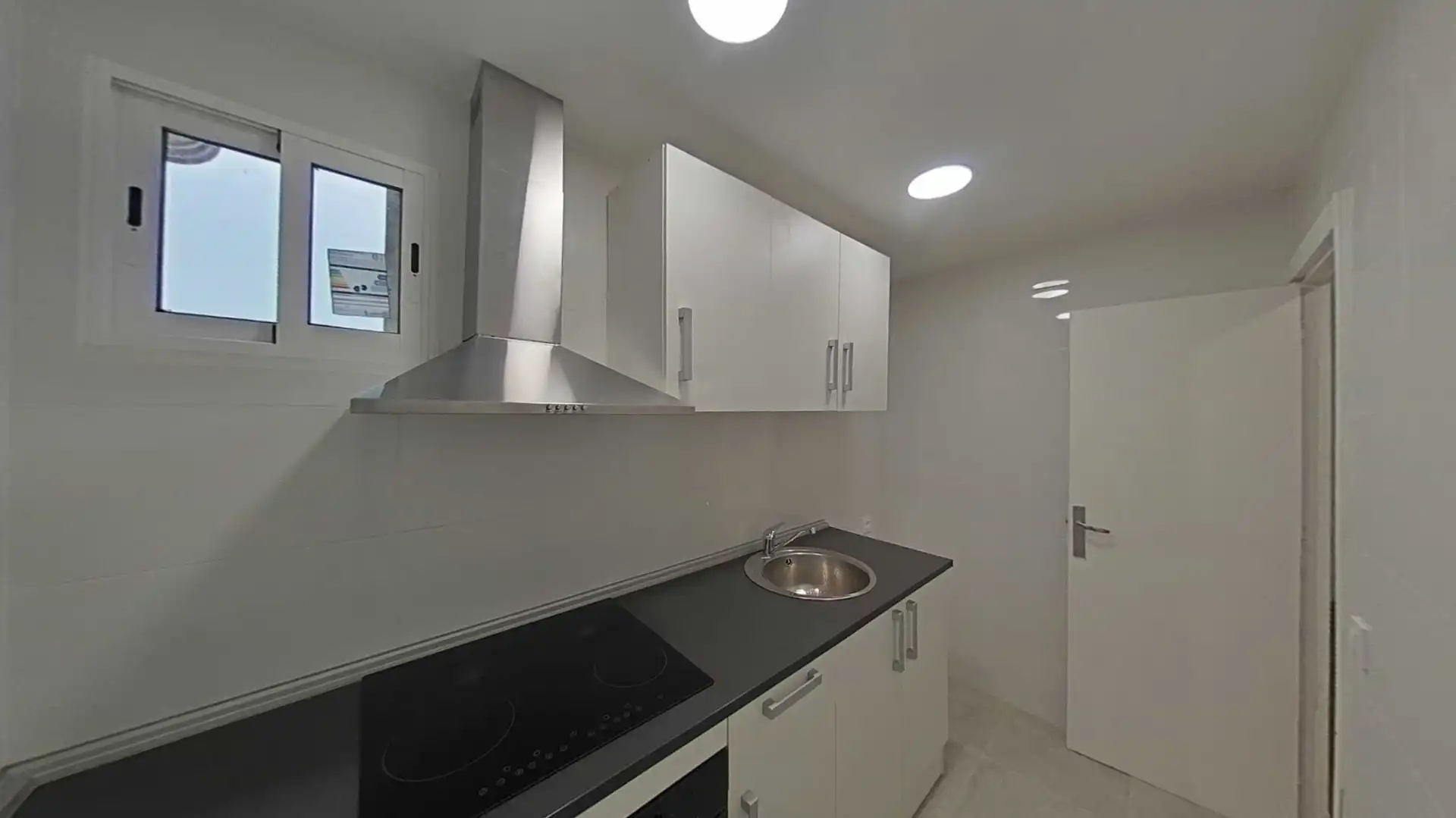 Cocina de Piso en venta en L'Hospitalet de Llobregat con Parquet