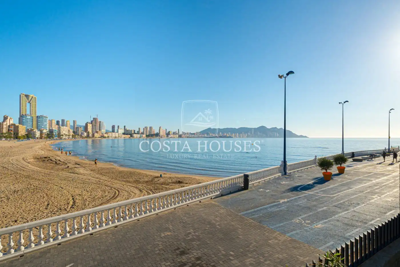 Vista exterior de Planta baja en venta en Benidorm con Aire acondicionado, Jardín privado y Terraza