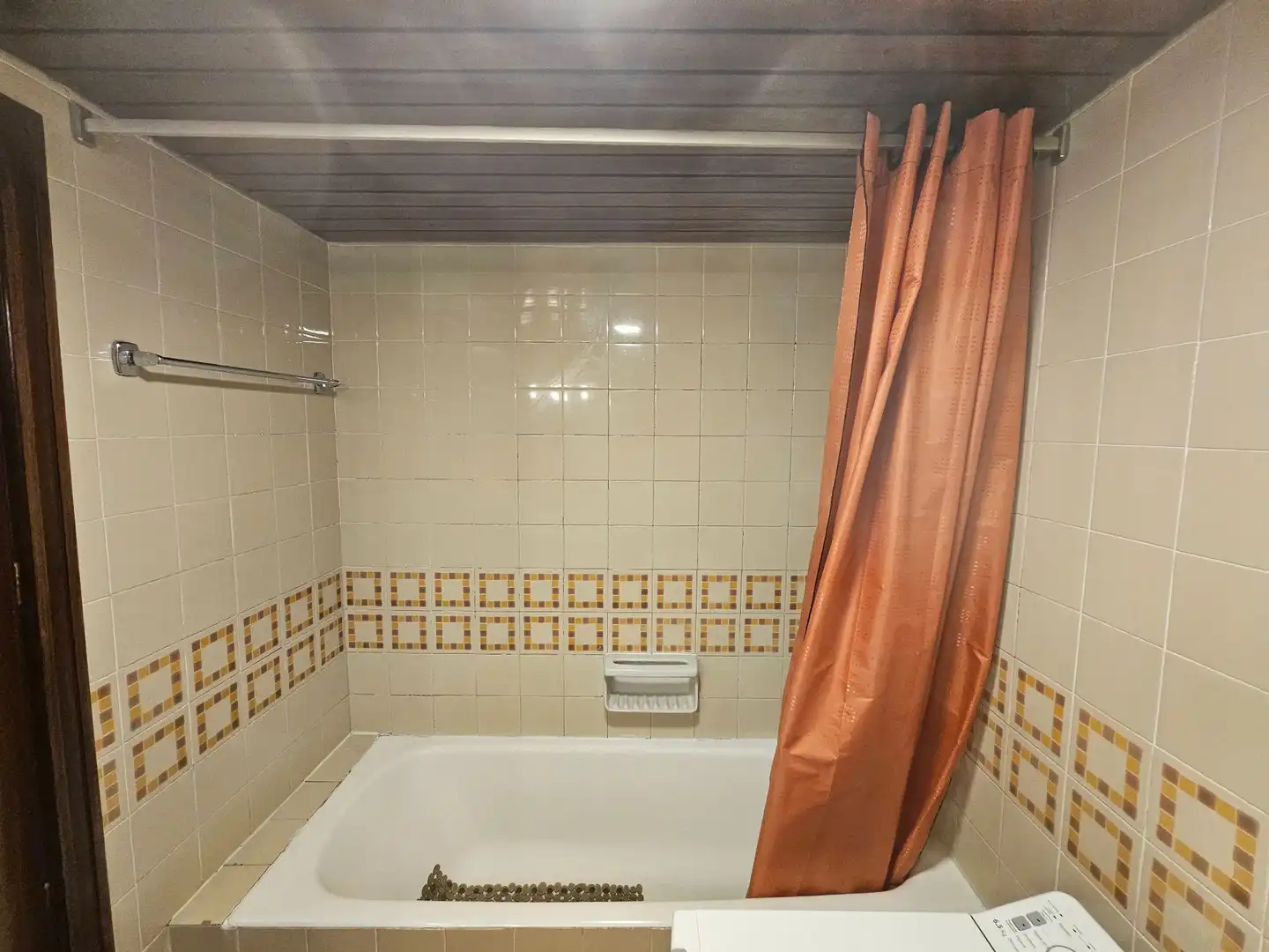 Bany de Apartament de lloguer en Madrid amb Aire condicionat, Calefacció i Terrassa