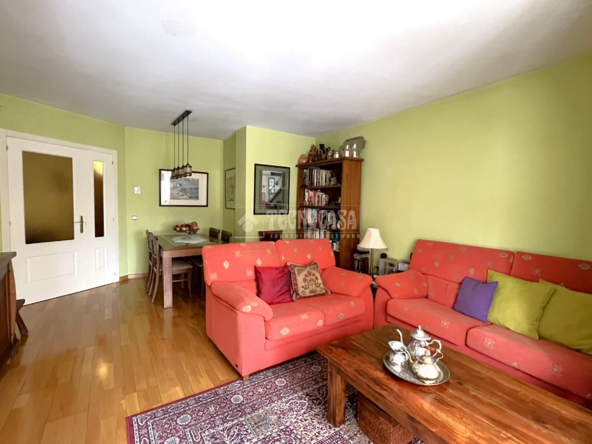 Living room of Flat for sale in  Madrid Capital  with Community pool