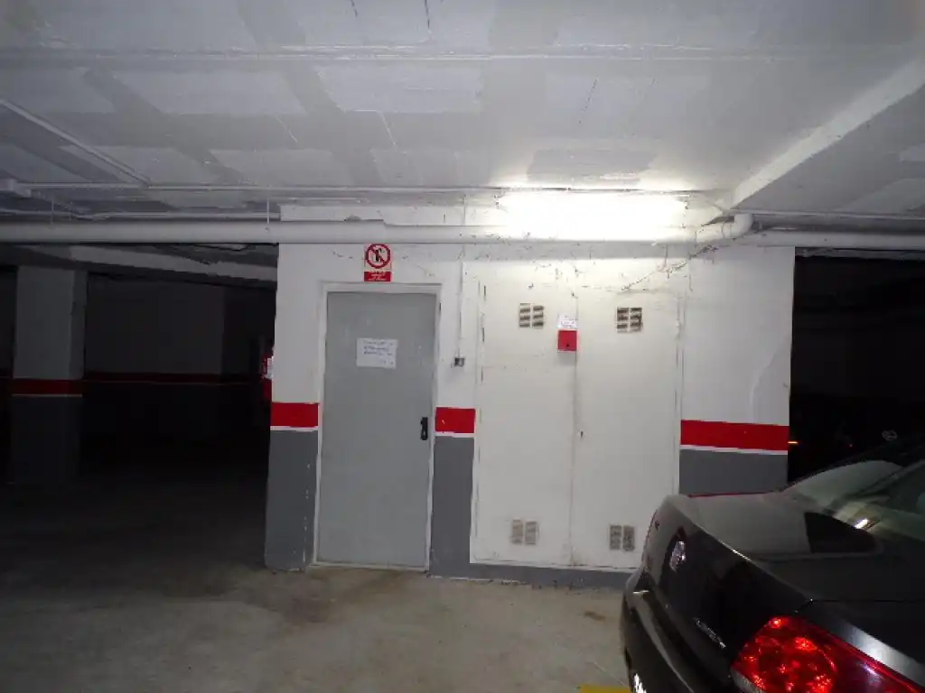 Parking for sale in C/ Roger de Lluria, imagen 3