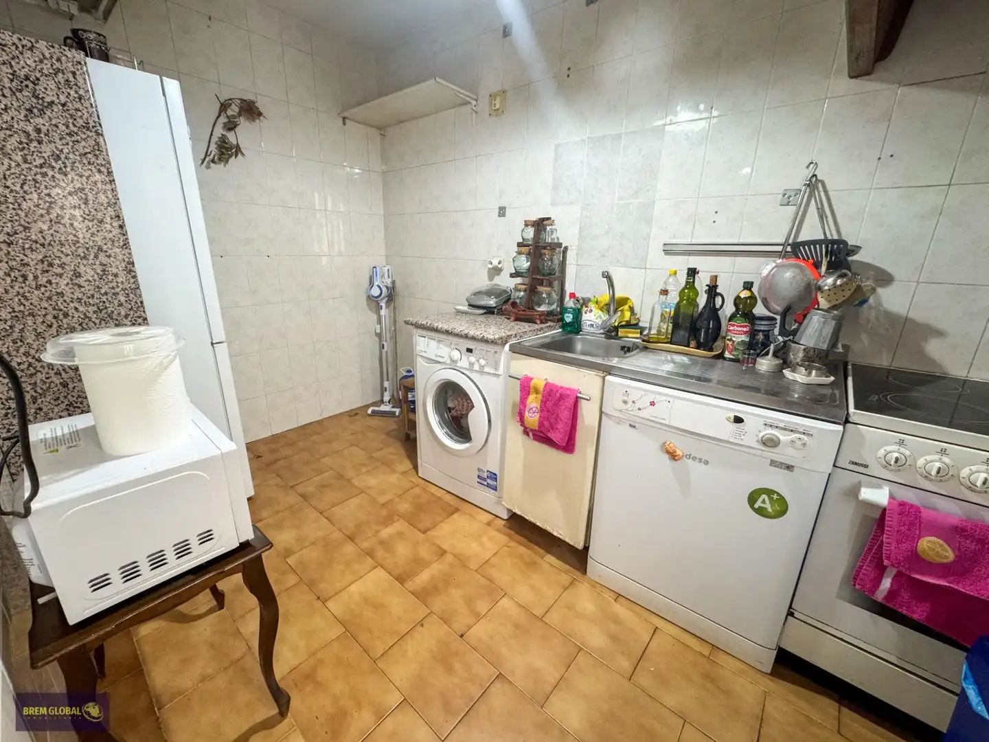 Cuina de Casa adosada en venda en Buitrago del Lozoya amb Jardí privat, Traster i Moblat
