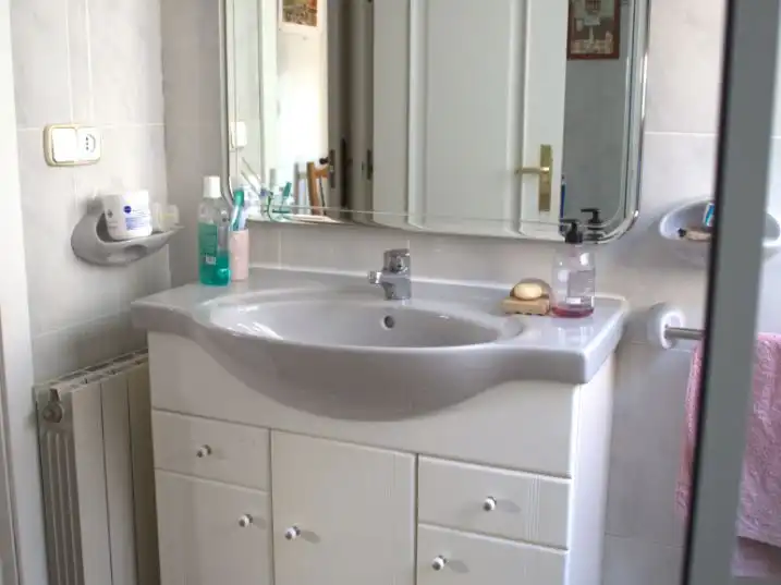 Badezimmer von Wohnung zum Verkauf in  Madrid Capital mit Klimaanlage