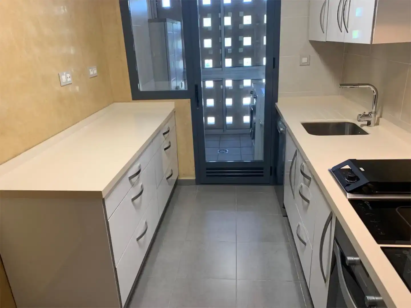 Küche von Wohnung zum Verkauf in Chipiona mit Klimaanlage, Terrasse und Schwimmbad
