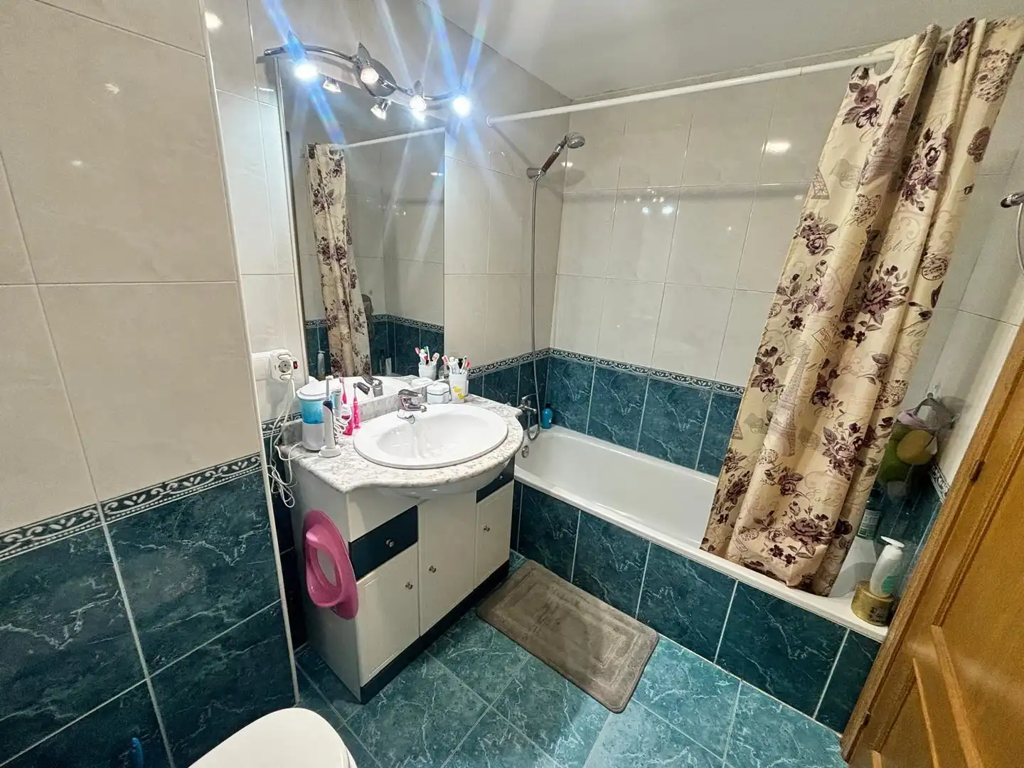 Baño de Piso en venta en Oviedo  con Calefacción, Parquet y Trastero
