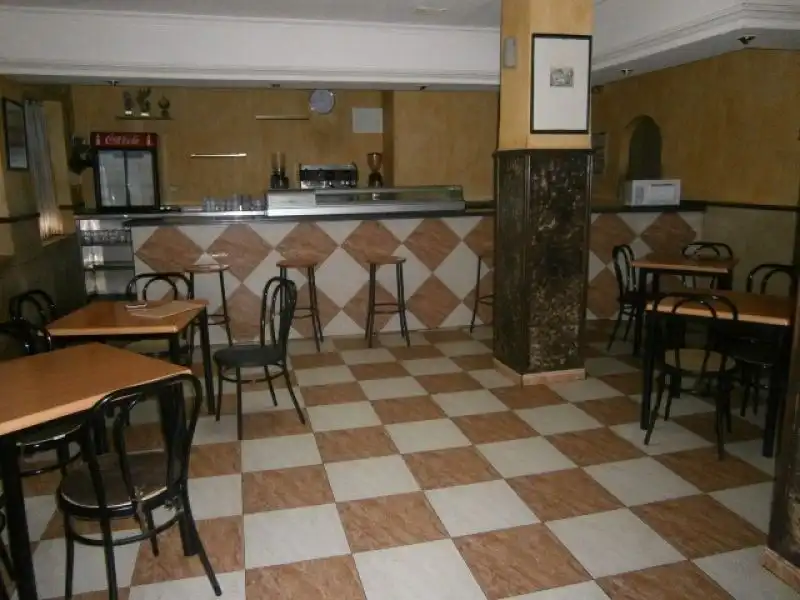 Local de alquiler en Monóvar  / Monòver con Aire acondicionado y Amueblado