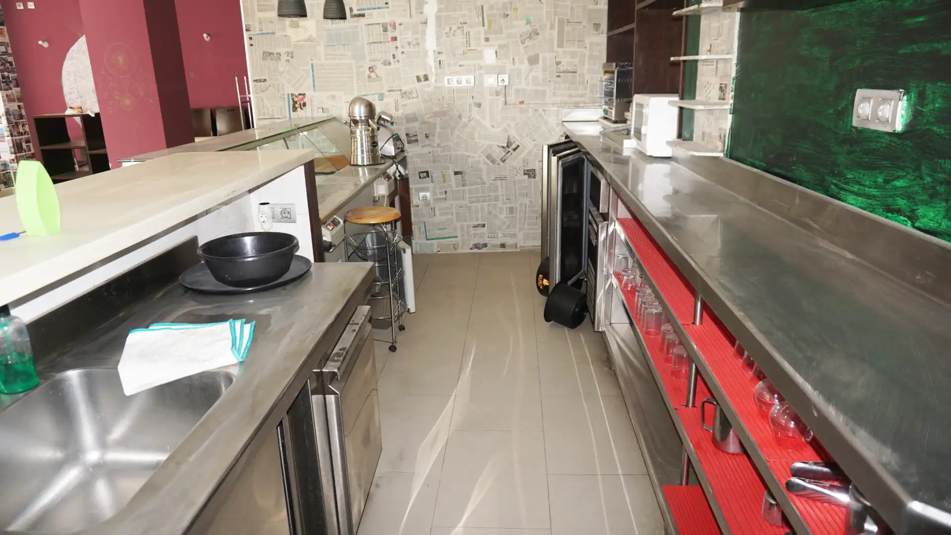 Cocina de Local en venta en Granada con Aire acondicionado