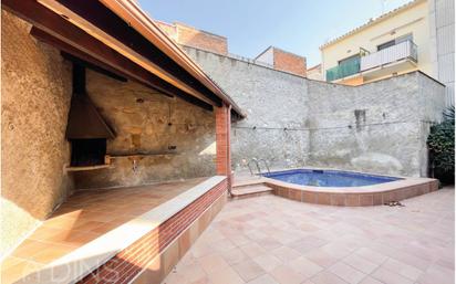 Exterior view of Flat for sale in Caldes de Montbui  with Air Conditioner, Terrace and Swimming Pool