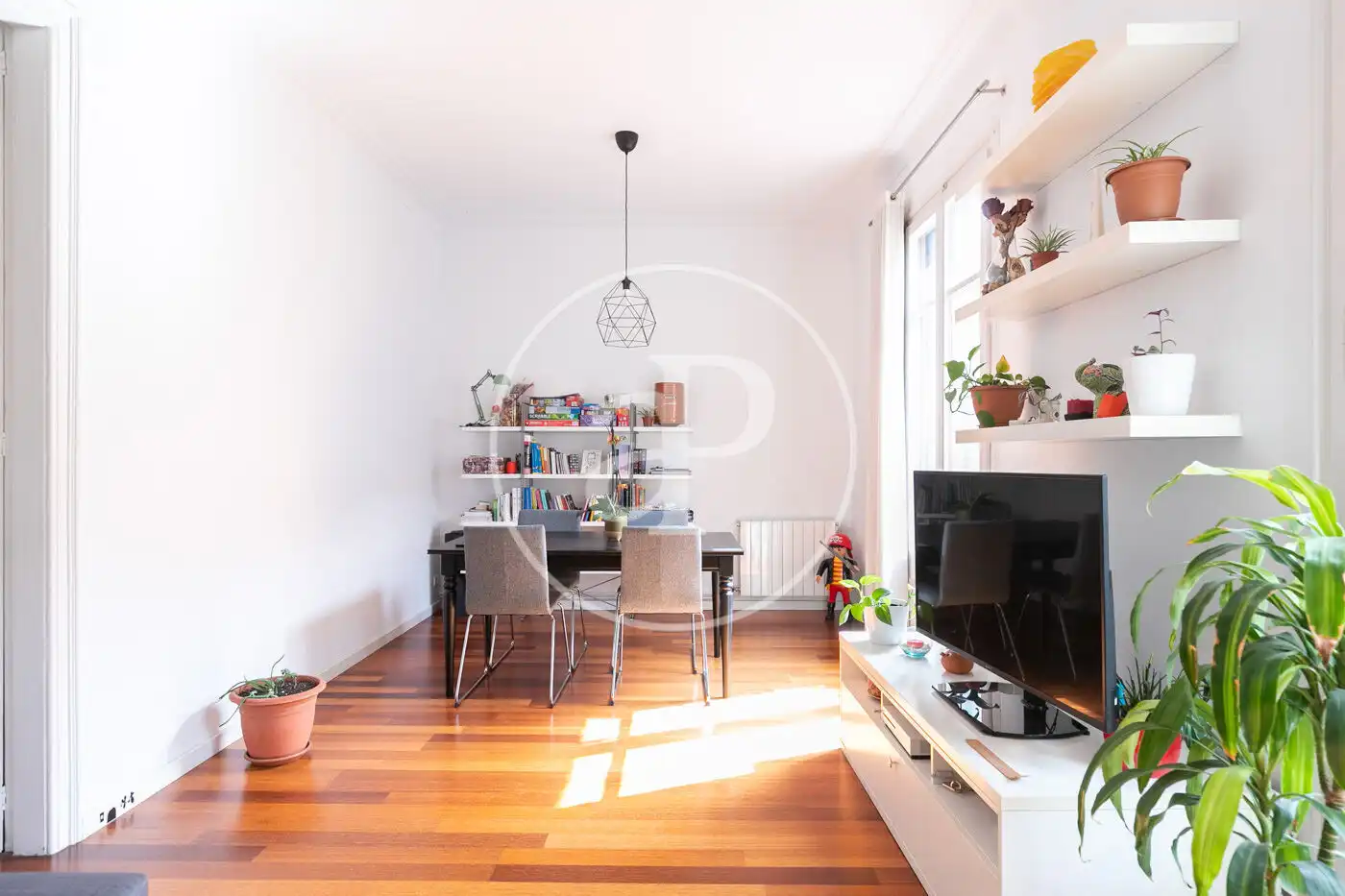 Comedor de Piso en venta en Barcelona con Calefacción, Amueblado y Balcón