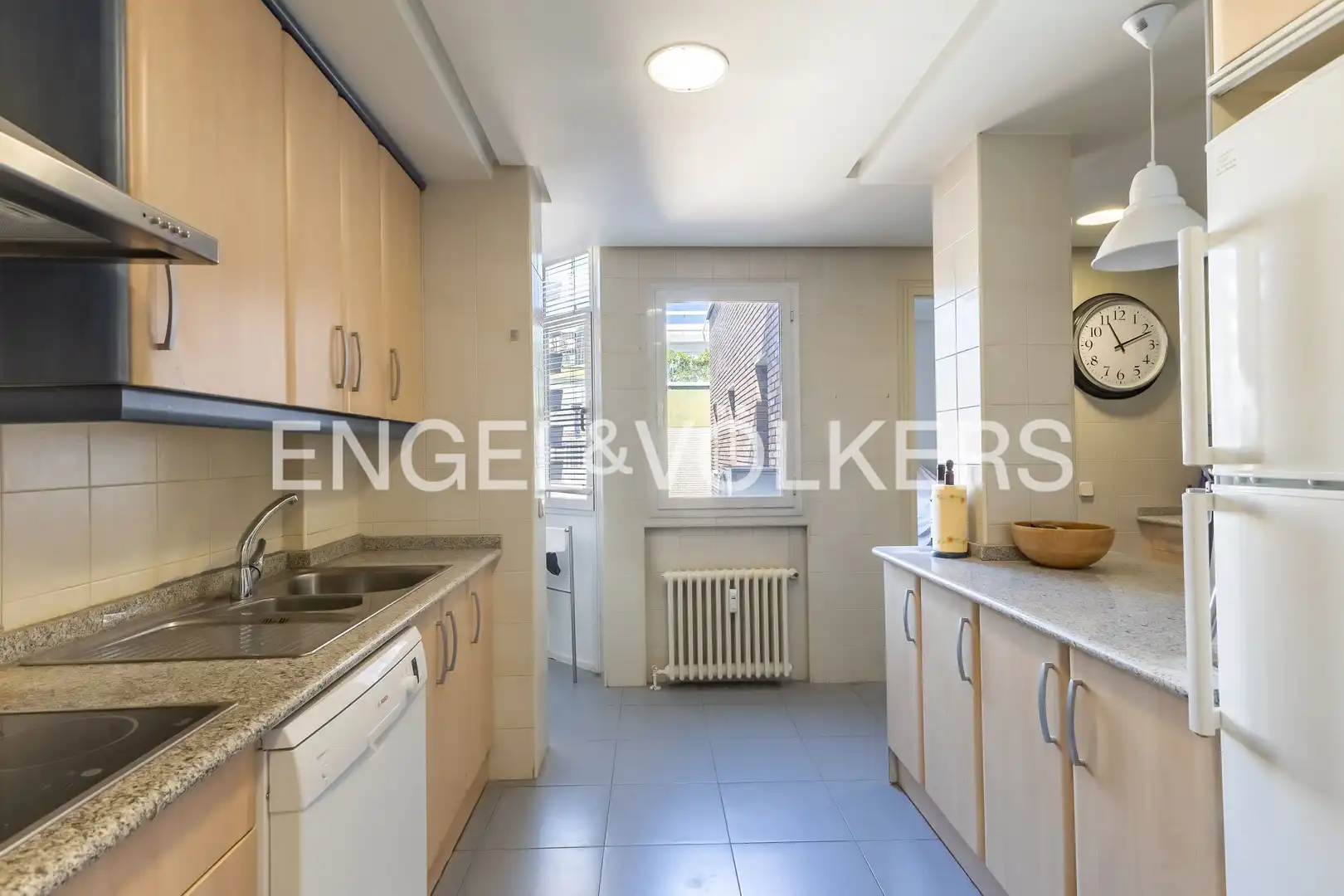 Küche von Wohnung zum Verkauf in Madrid mit Klimaanlage, Heizung und Privatgarten