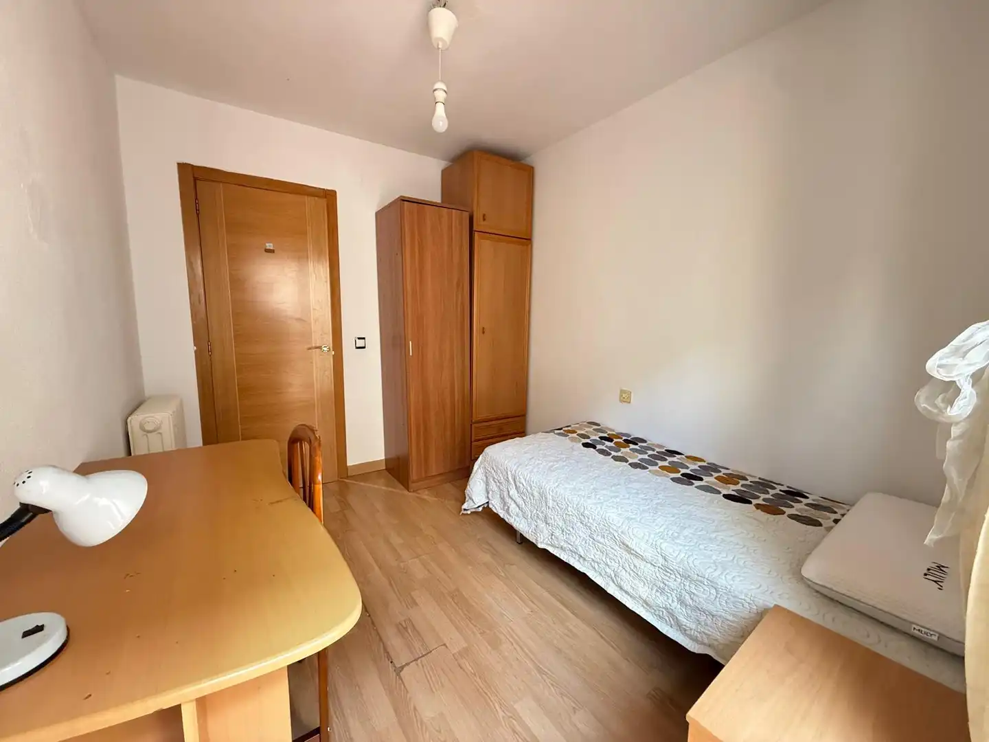 Bedroom of Flat for rent in Salamanca  with Heating, Parquet flooring and Furnished