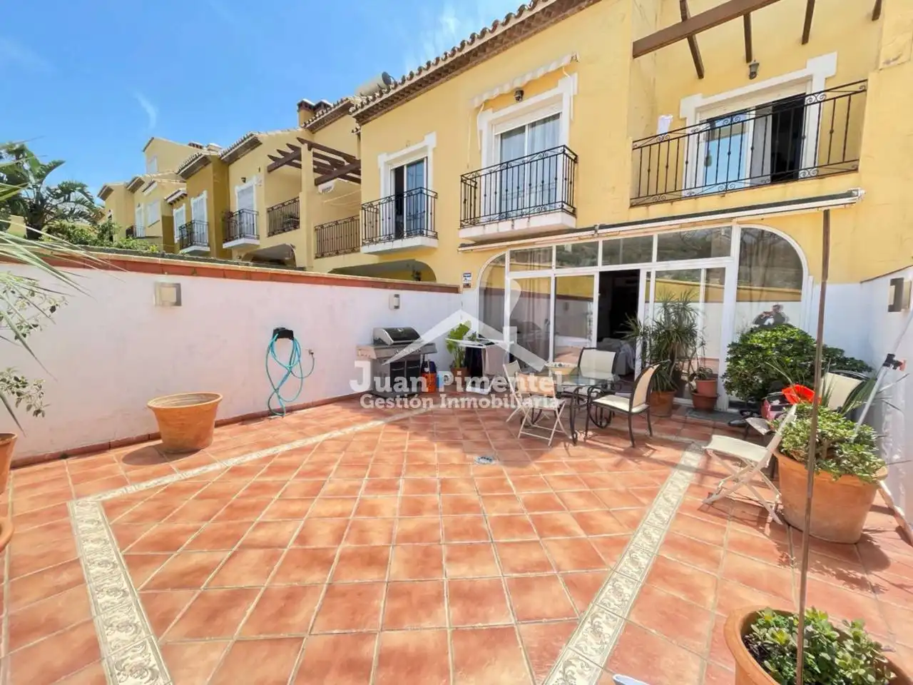 Jardí de Casa adosada en venda en Estepona amb Aire condicionat, Calefacció i Terrassa